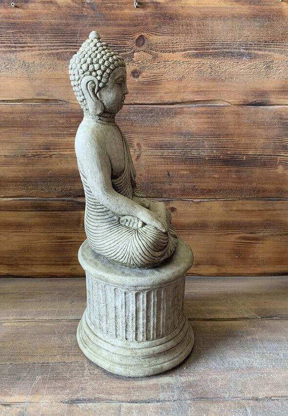 STONE GARDEN LARGE MAZE ROBE BUDDHA ON PLINTH NATURAL GIFT  CONCRETE ORNAMENT