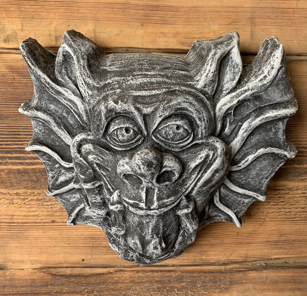 STONE GARDEN LARGE GREMLIN GARGOYLE PLAIN HAPPY FACE WALL  PLAQUE ORNAMENT