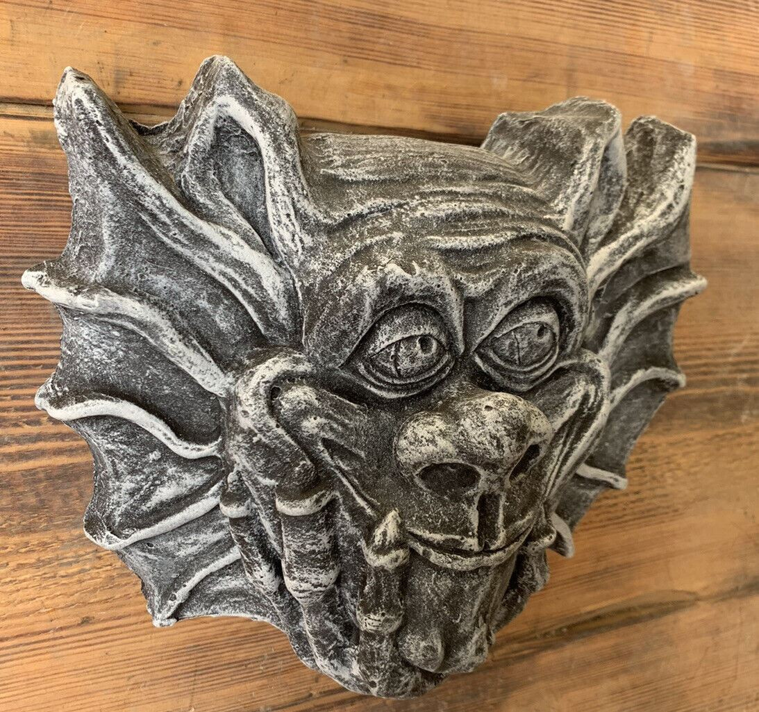 STONE GARDEN LARGE GREMLIN GARGOYLE PLAIN HAPPY FACE WALL  PLAQUE ORNAMENT