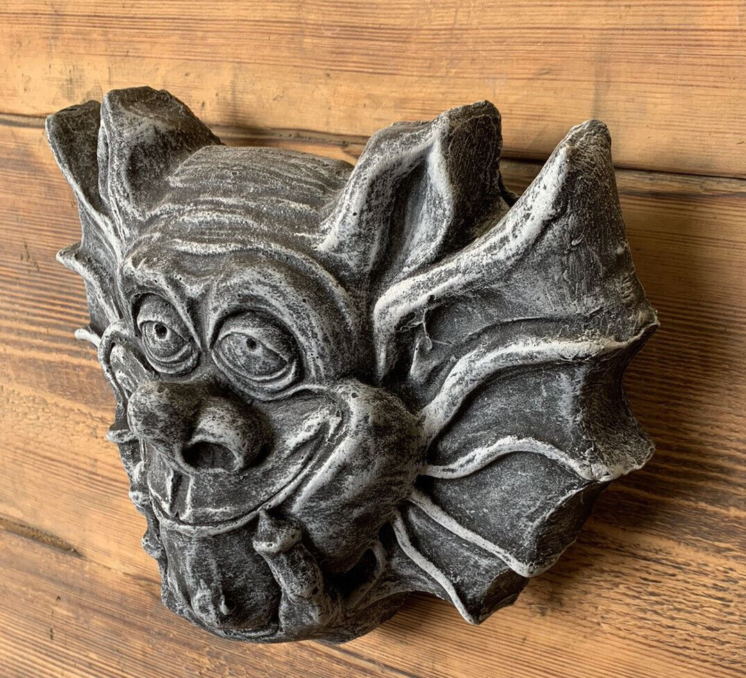 STONE GARDEN LARGE GREMLIN GARGOYLE PLAIN HAPPY FACE WALL  PLAQUE ORNAMENT