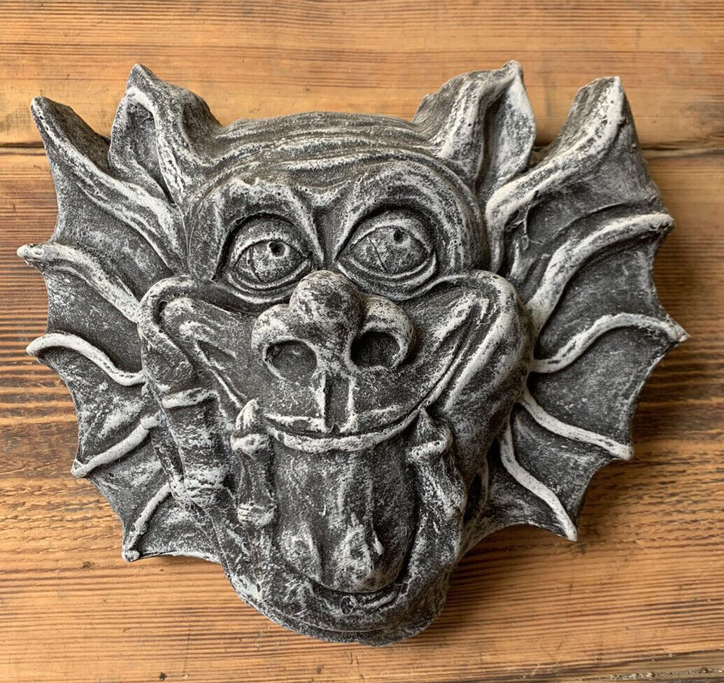 STONE GARDEN LARGE GREMLIN GARGOYLE PLAIN HAPPY FACE WALL  PLAQUE ORNAMENT