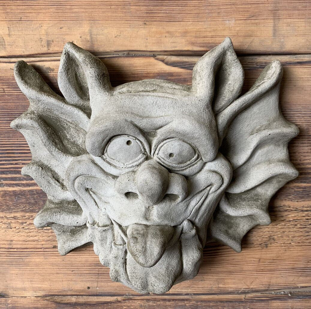 STONE GARDEN LARGE GREMLIN GARGOYLE TONGUE OUT FACE WALL  PLAQUE ORNAMENT