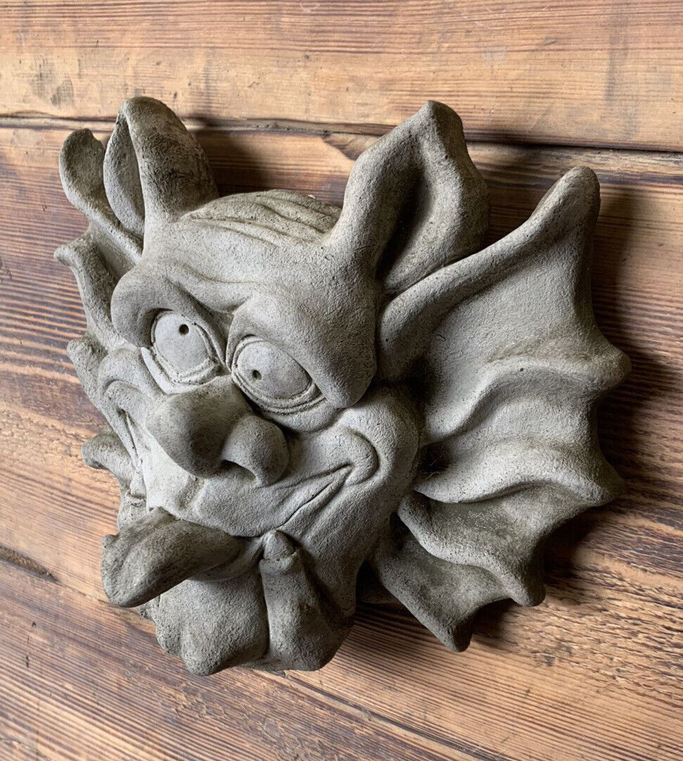 STONE GARDEN LARGE GREMLIN GARGOYLE TONGUE OUT FACE WALL  PLAQUE ORNAMENT