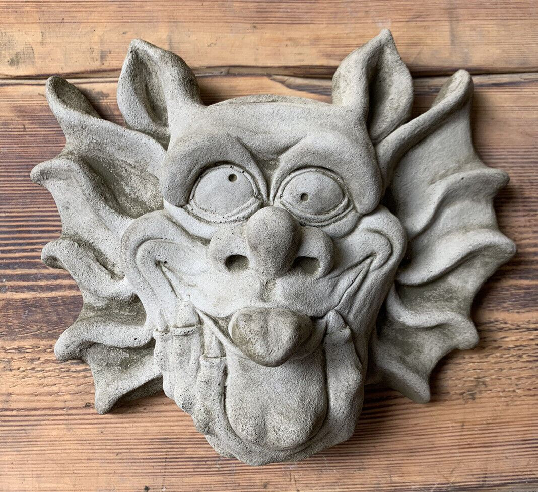 STONE GARDEN LARGE GREMLIN GARGOYLE TONGUE OUT FACE WALL  PLAQUE ORNAMENT