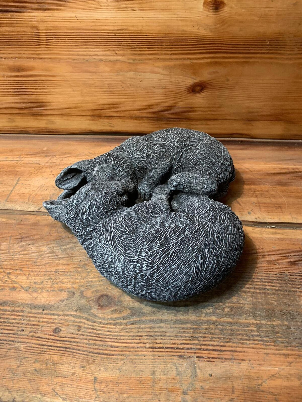 STONE GARDEN PAIR OF LOVING CUDDLING RABBITS HARE DETAILED  GARDEN ORNAMENT