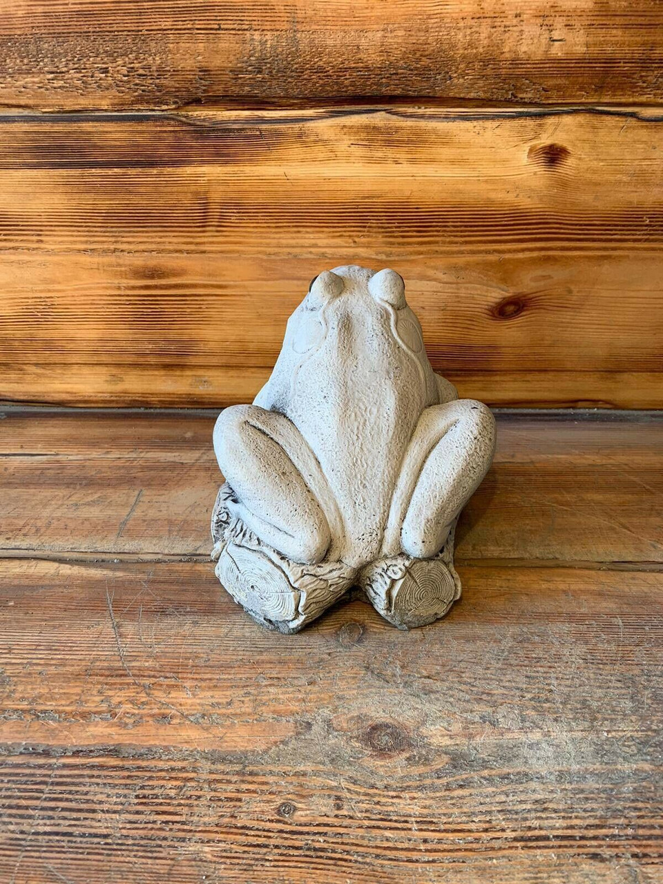 STONE GARDEN FROG/TOAD ON LOG GIFT  CONCRETE ORNAMENT