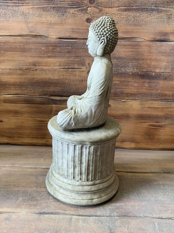 STONE GARDEN  LARGE MAZE ROBE BUDDHA ON PLINTH NATURAL GIFT CONCRETE ORNAMENT