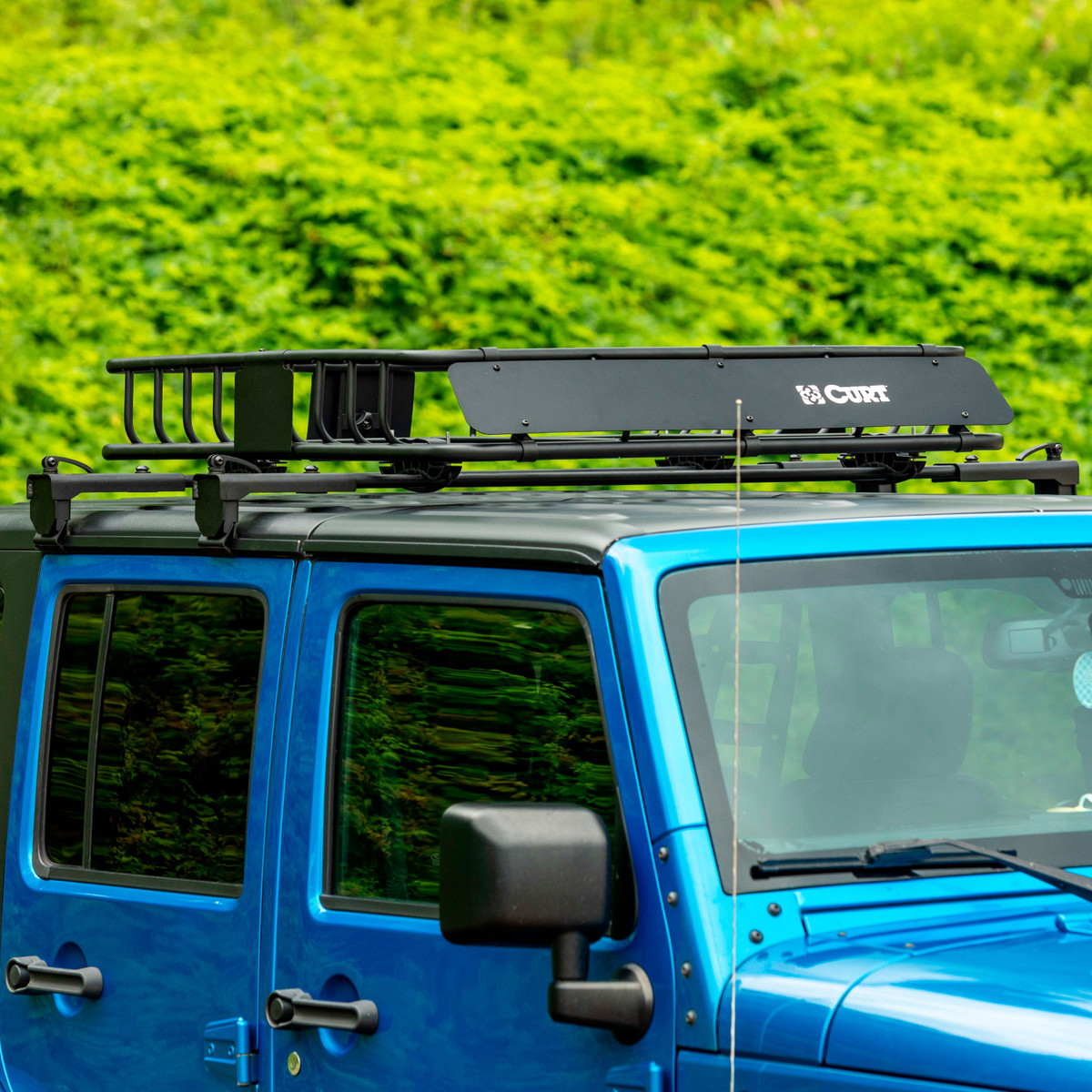 CURT 18122 Black Steel Quick-Release Roof Rack Crossbars, Fits
