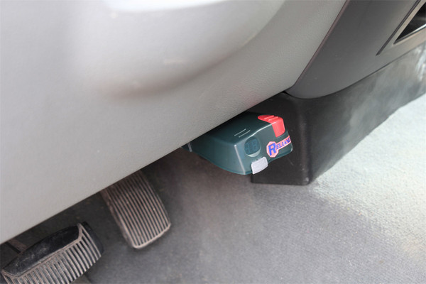 Hopkins 47284 1-4 Axles Time-Delay Trailer Brake Controller – Digital Display, Adjustable Power, Easy Install