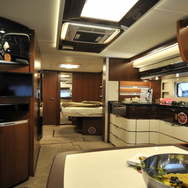 Lippert Corner RV Shower Pan with Center Drain - 27" x 27" White #325246