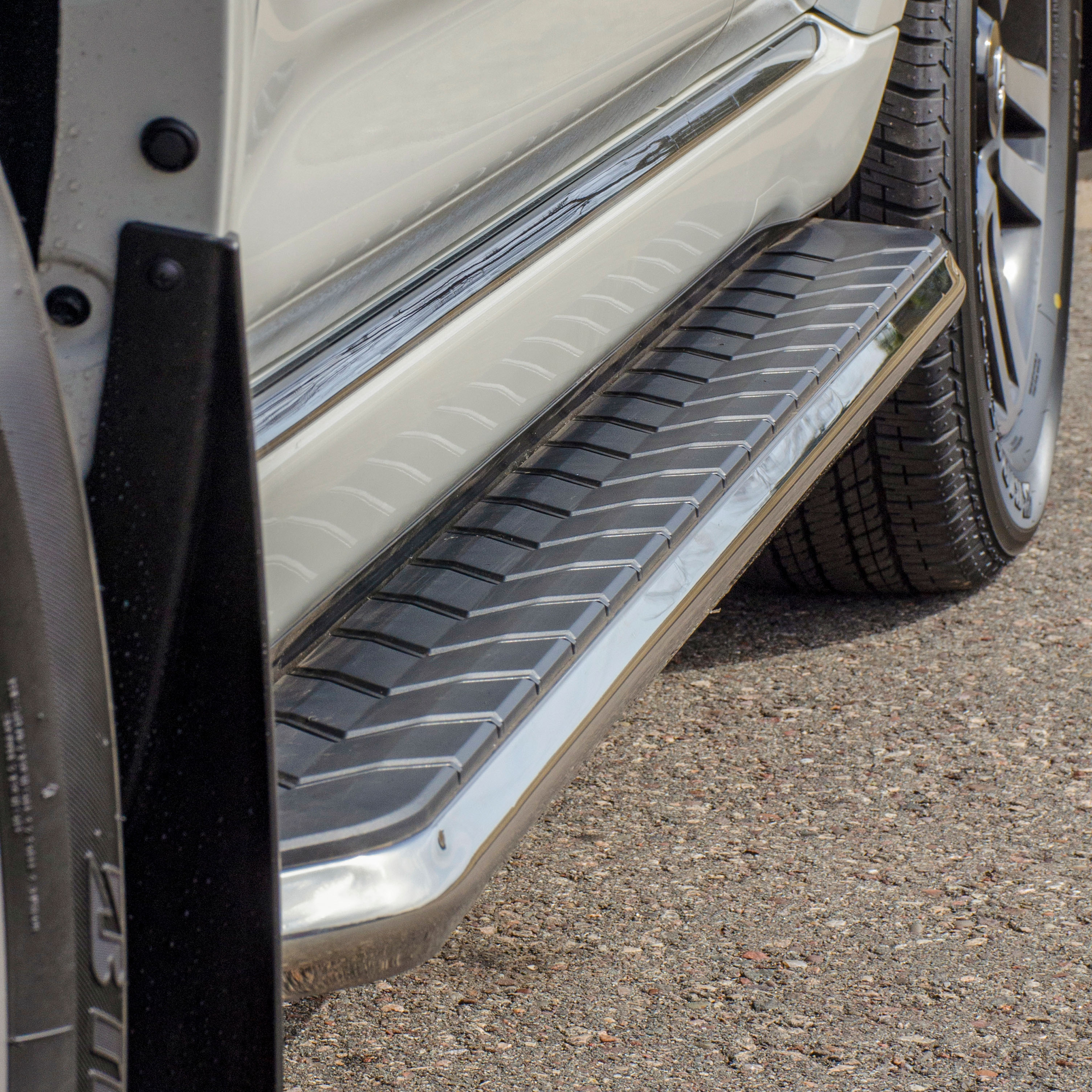 ARIES 2051041 AeroTread 5 x 73-Inch Polished Stainless SUV Running Boards, Select Chevrolet Blazer thumbnail 0