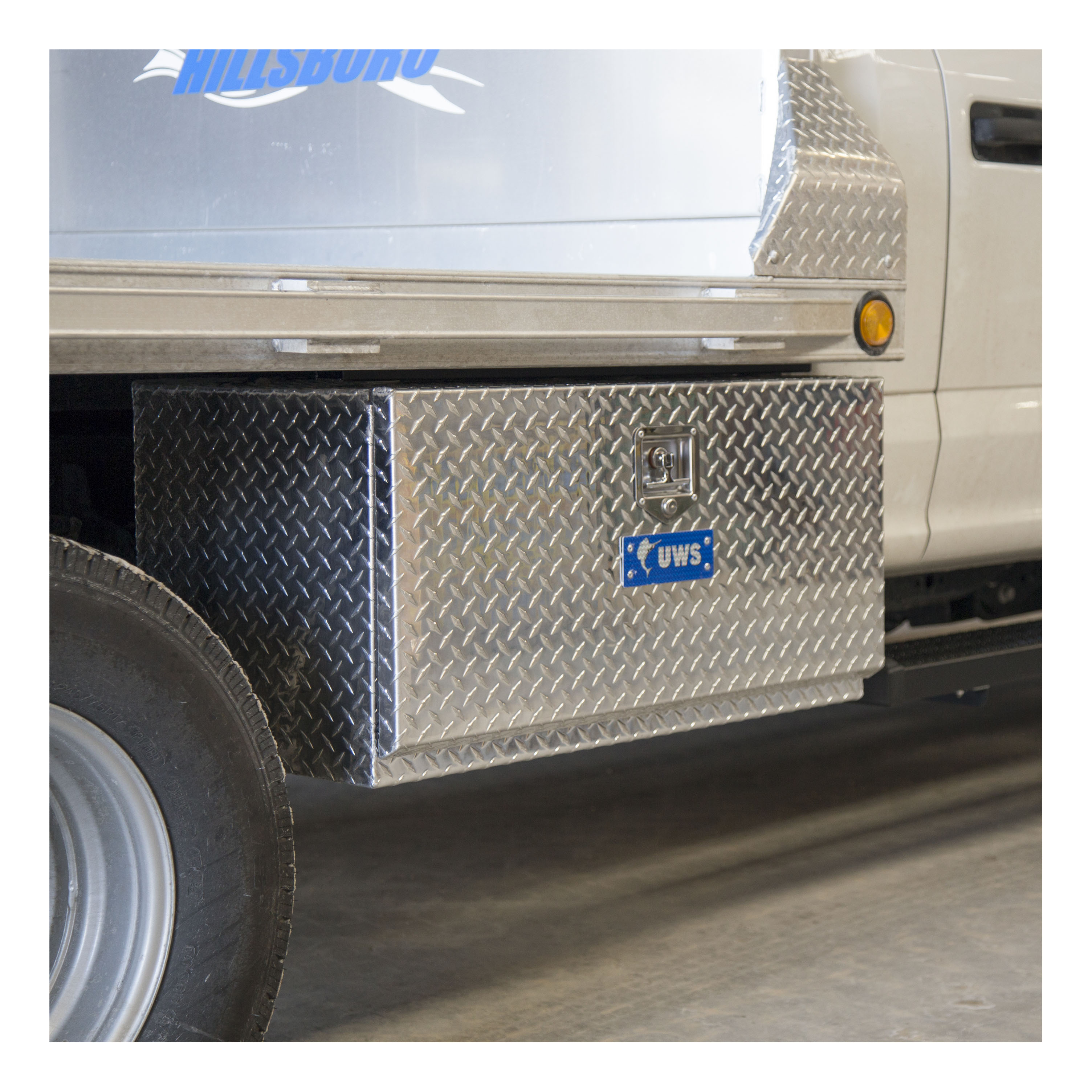 UWS Bright Aluminum 36" Single-Door Underbody Tool Box (Heavy Packaging) EC40081 thumbnail 7