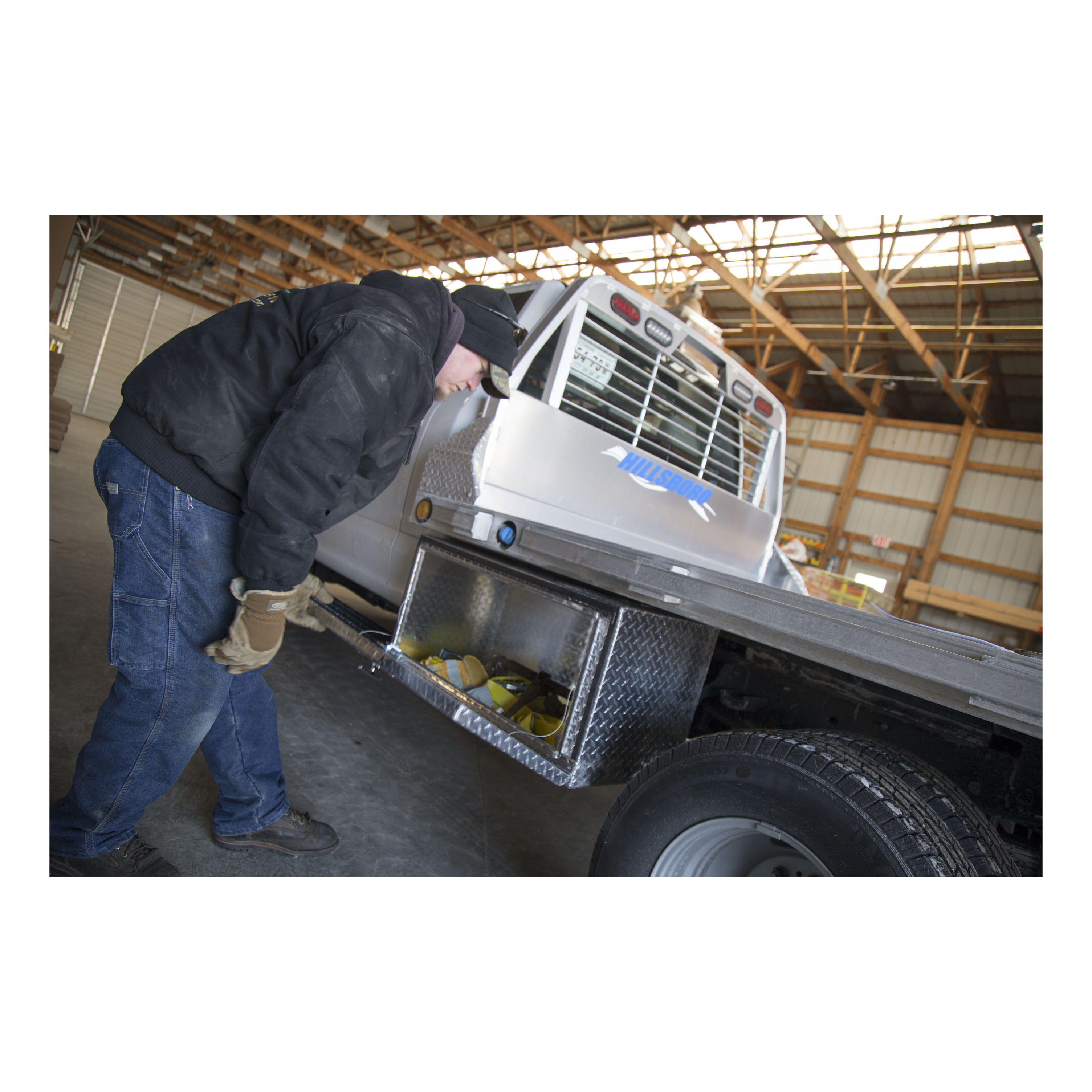 UWS Bright Aluminum 36" Single-Door Underbody Tool Box (Heavy Packaging) EC40081 thumbnail 9