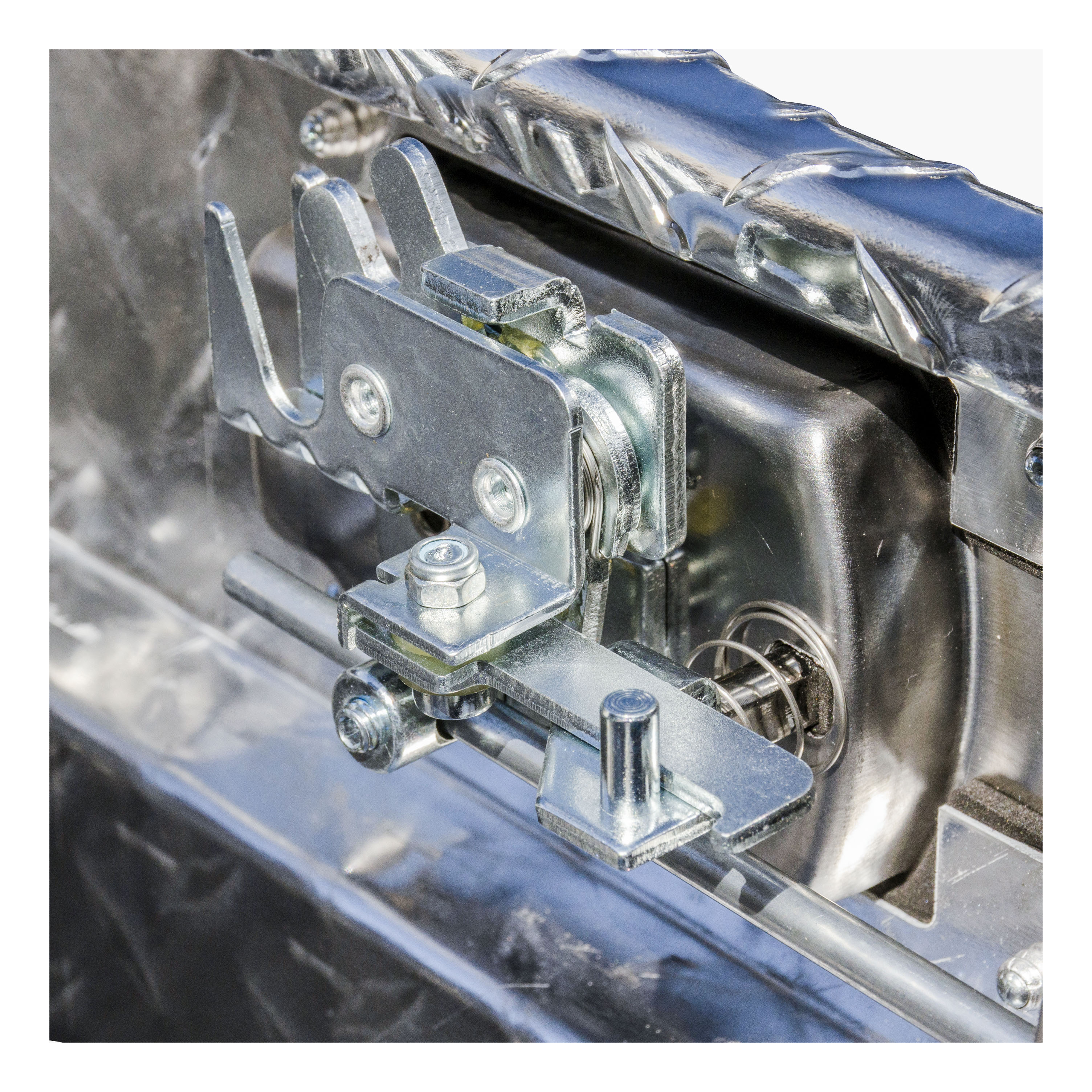 UWS Bright Aluminum 72" Crossover Box with Pull Handles (Heavy Packaging) EC10611 thumbnail 4