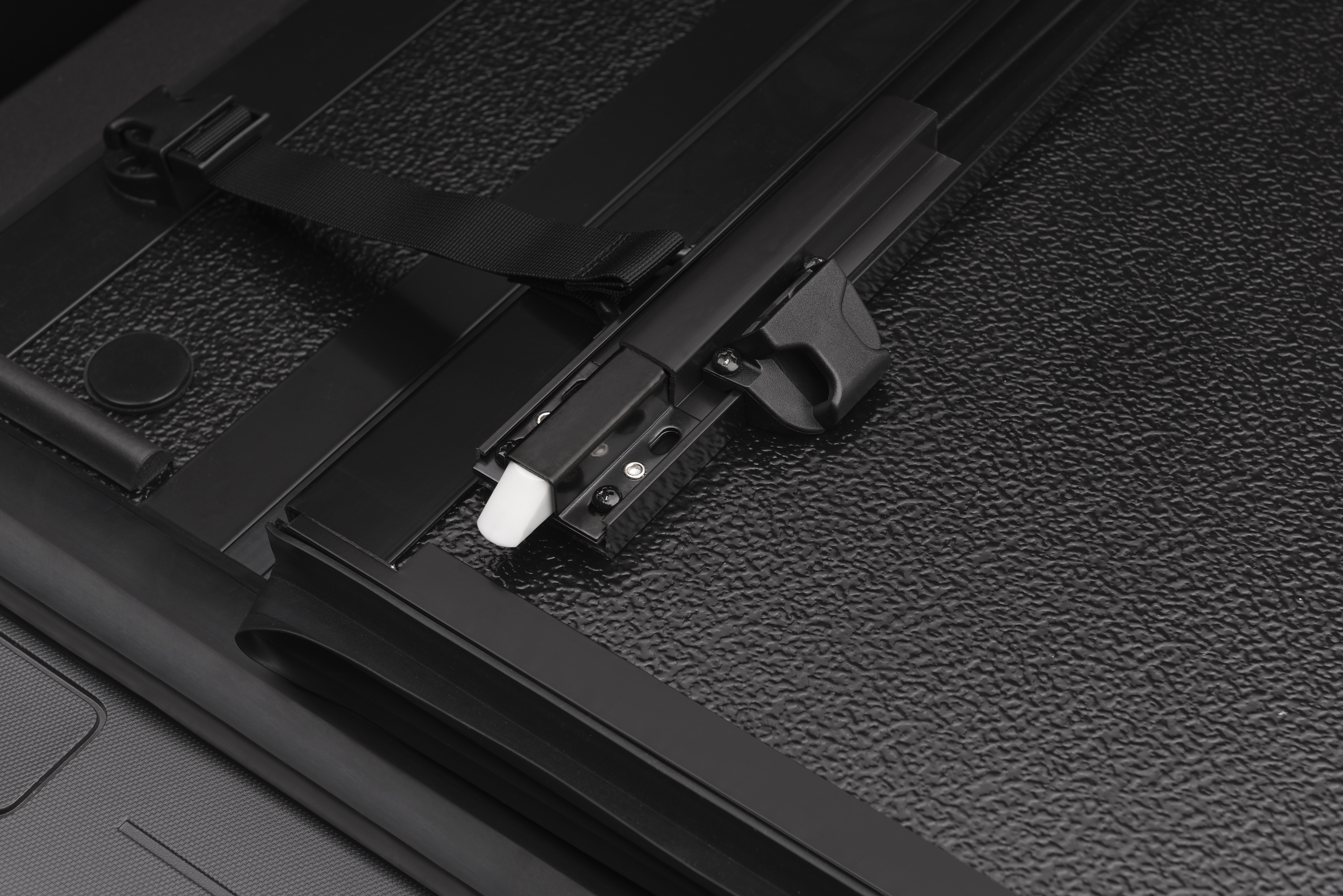 BAKFlip Hard Folding G2 88-13 C/K Pickup/Silv/Sierra 1500/88-14 2500HD/3500HD 6'6" 226101 thumbnail 3