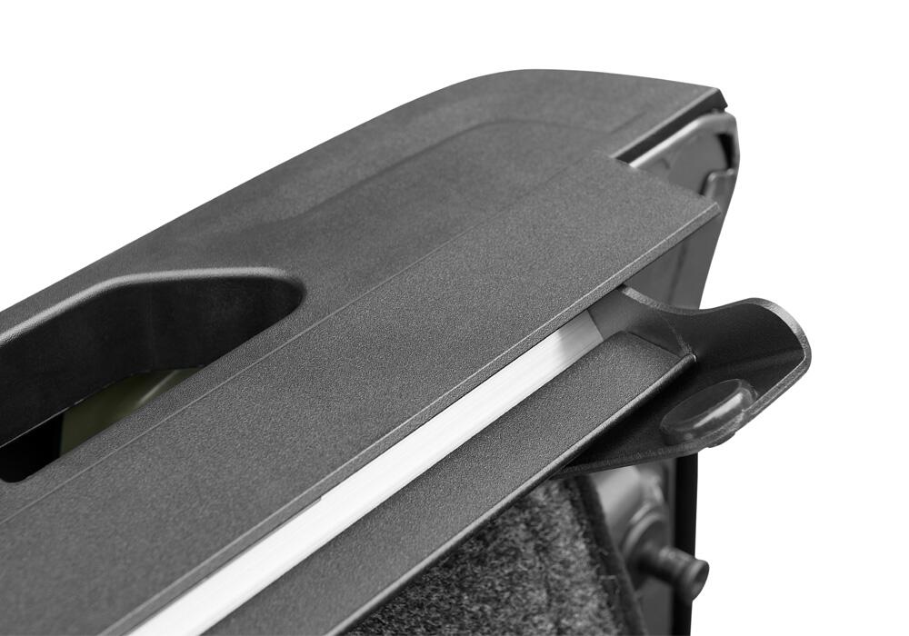 BAK Revolver Roll-Up Hard Cover X4s 19-25 (New Body Style) Silv/Sierra (w/out CarbonPro Bed) 5'9" 80130 thumbnail 13