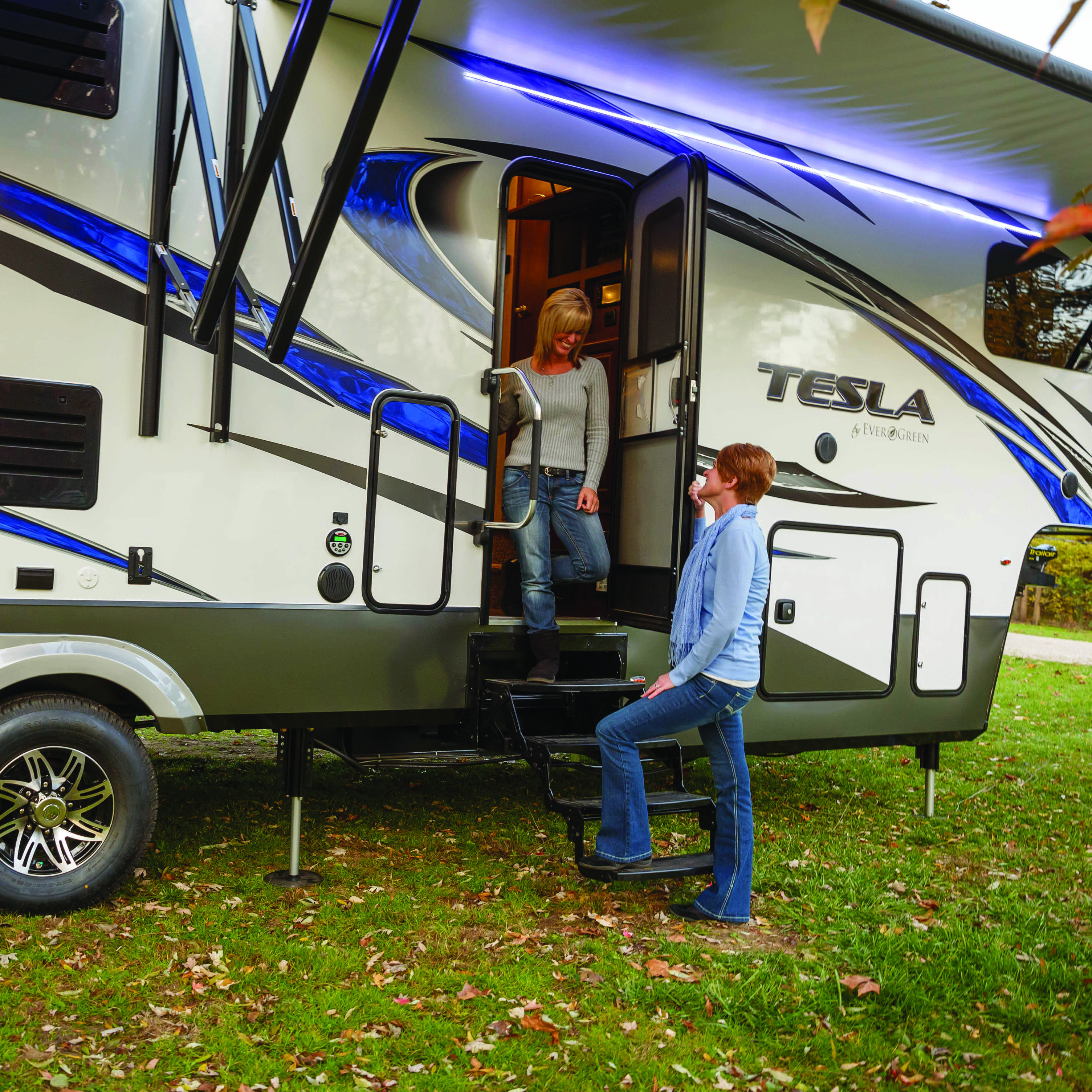 Lippert Alumi-Tread Manual RV Steps - Quad thumbnail 11