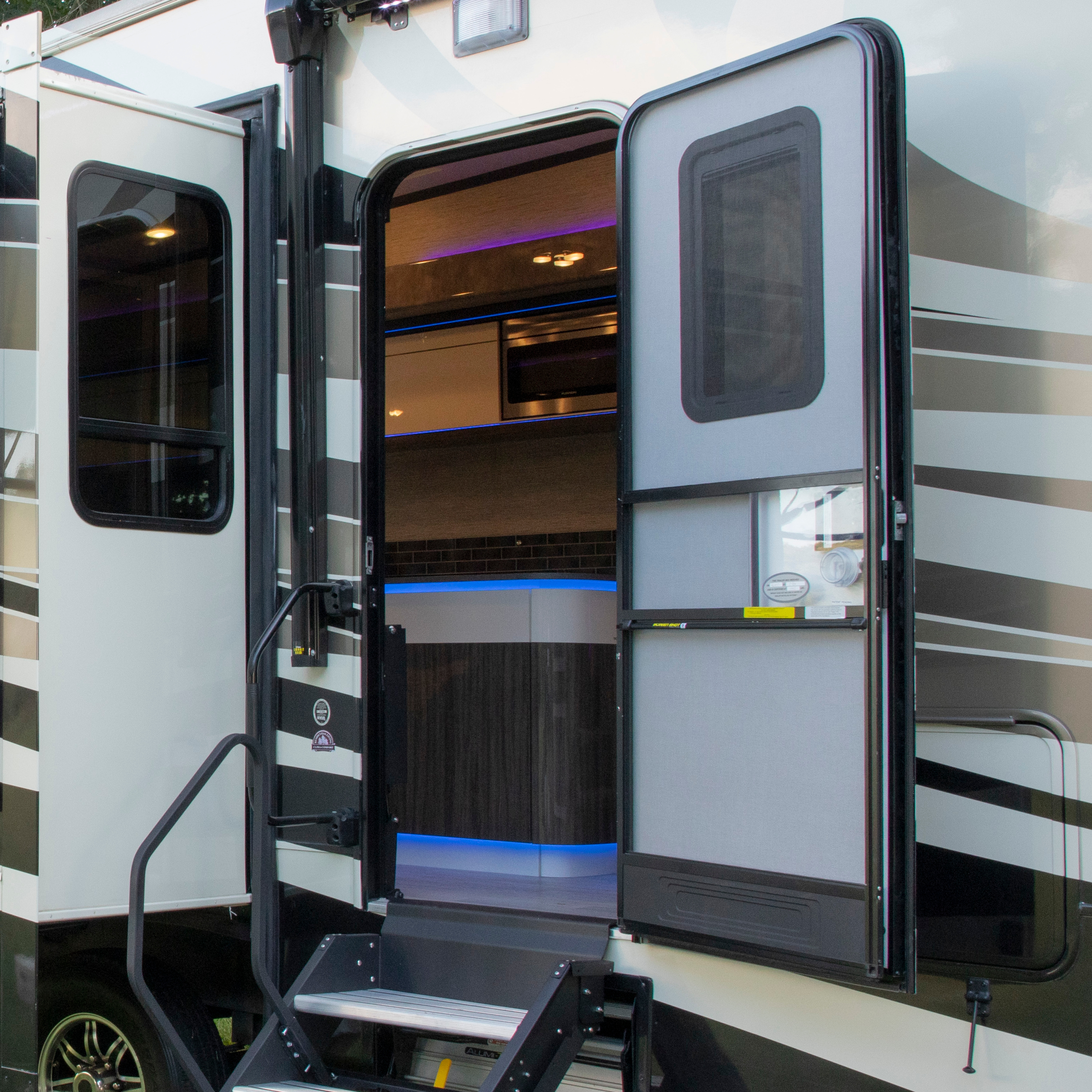 Lippert Screen Defender RV Entry Door Screen Protector - 26" Kit thumbnail 7