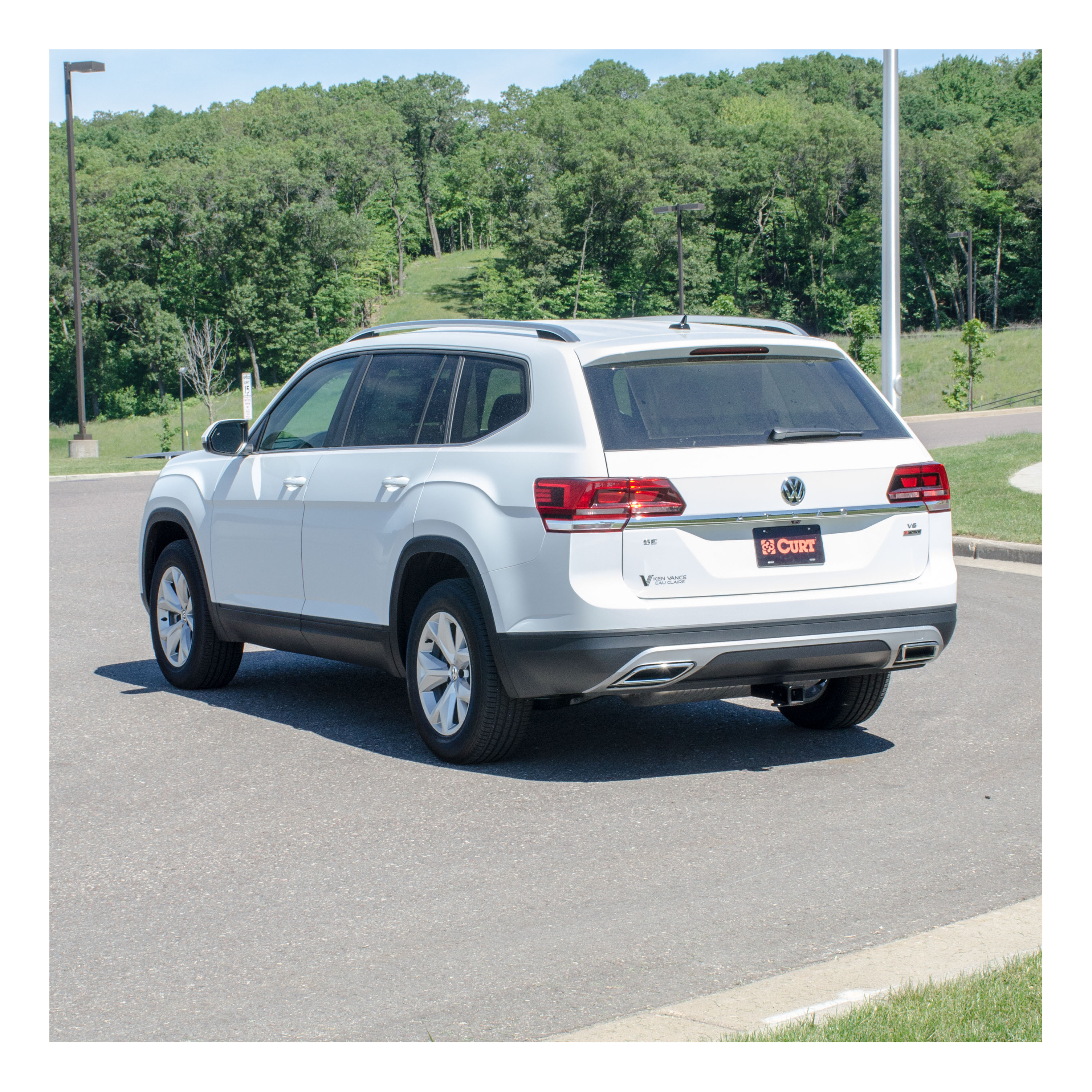 2018 - 2020 Volkswagen Atlas Curt 2" Class 3 Trailer Tow Hitch + 5-Flat Wiring Kit Tow Boat/Utility Trailer with Surge Brakes 13366 thumbnail 4