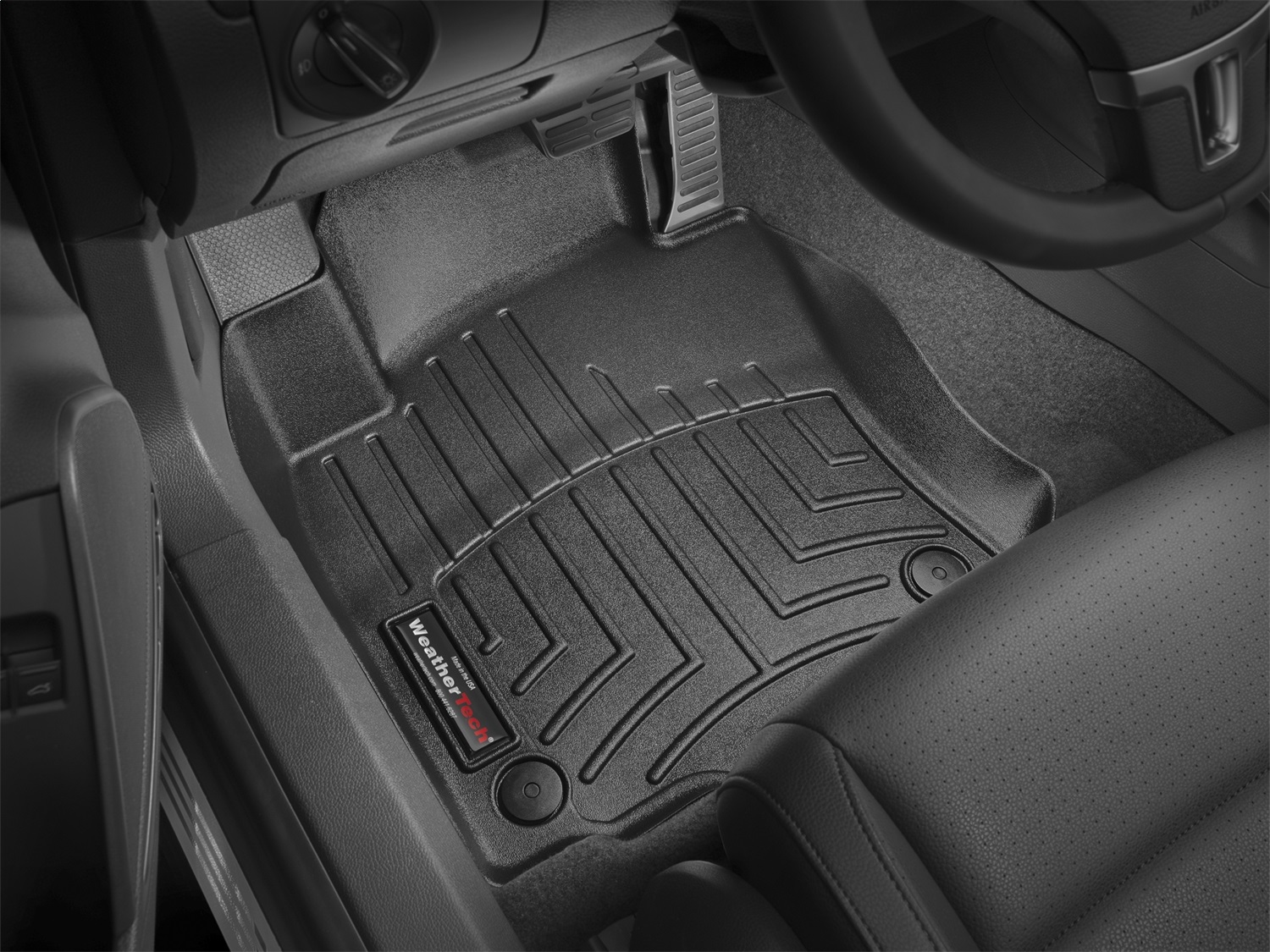 WeatherTech FloorLinerTM DigitalFit; Black; Front 442691 thumbnail 1