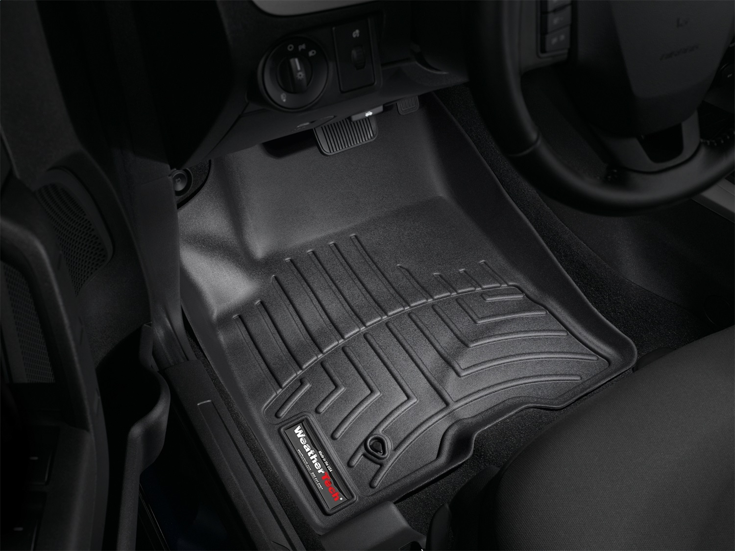WeatherTech FloorLinerTM DigitalFit; Black; Front 441901 thumbnail 1