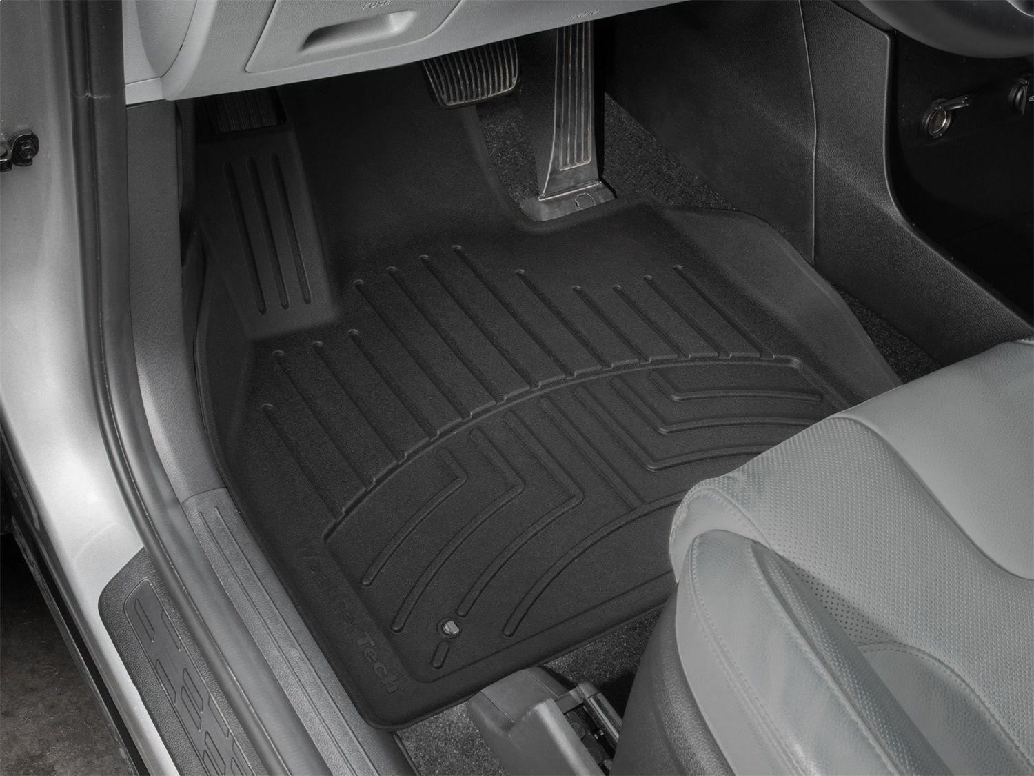 WeatherTech FloorLinerTM HP; Black; Front 4415781IM thumbnail 1