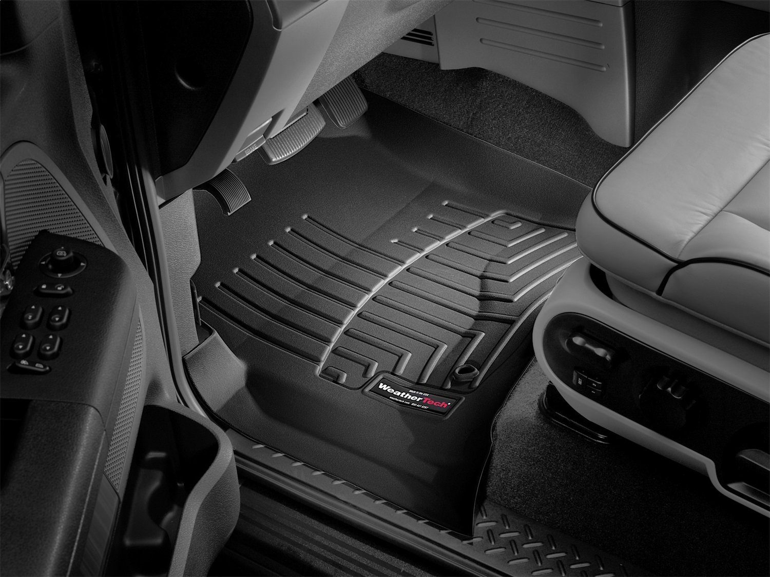 WeatherTech FloorLinerTM DigitalFit; Black; Front 440051 thumbnail 1