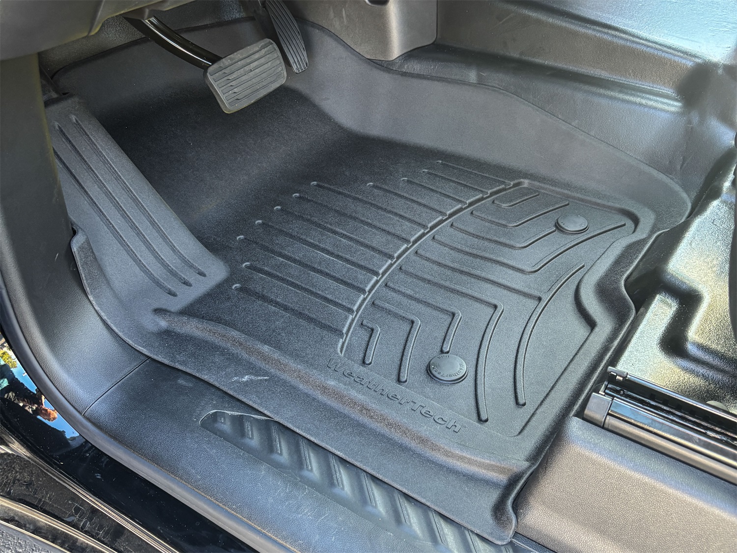 WeatherTech FloorLinerTM HP; Black; Front 4414361VIM thumbnail 0