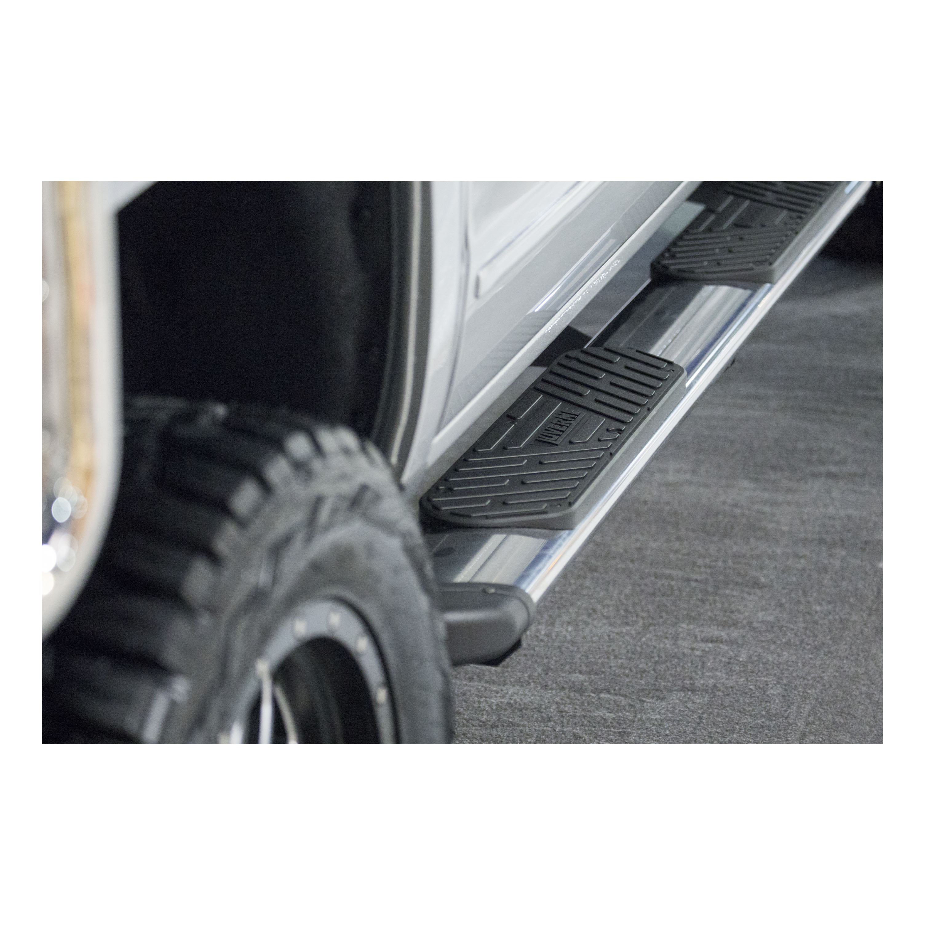 LUVERNE Regal 7 Polished Stainless 88" Oval Side Steps, Select Silverado, Sierra HD 477088-401743 thumbnail 4