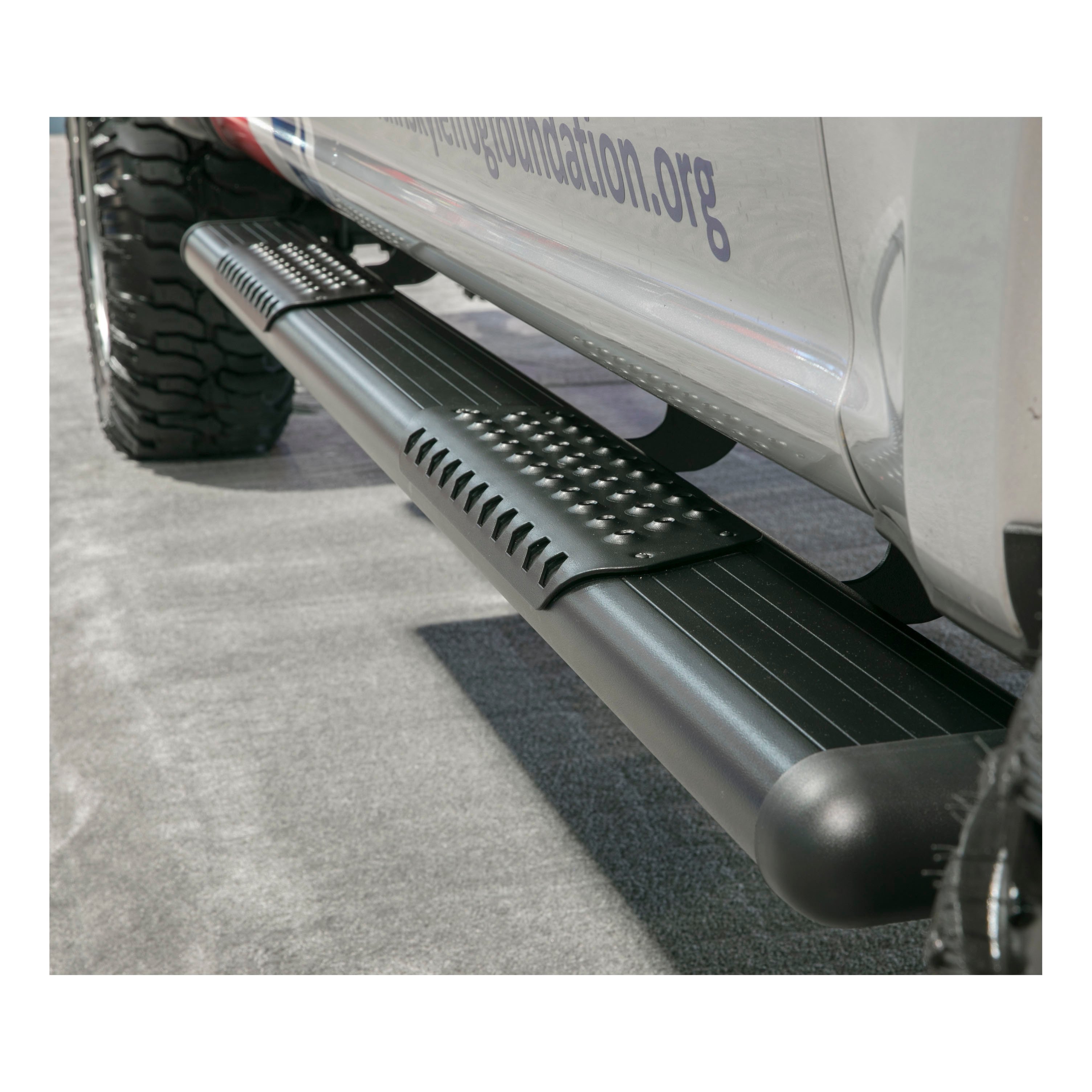 LUVERNE O-Mega II 6" x 88" Black Aluminum Side Steps, Select Ford F-Series 584088-571523 thumbnail 5
