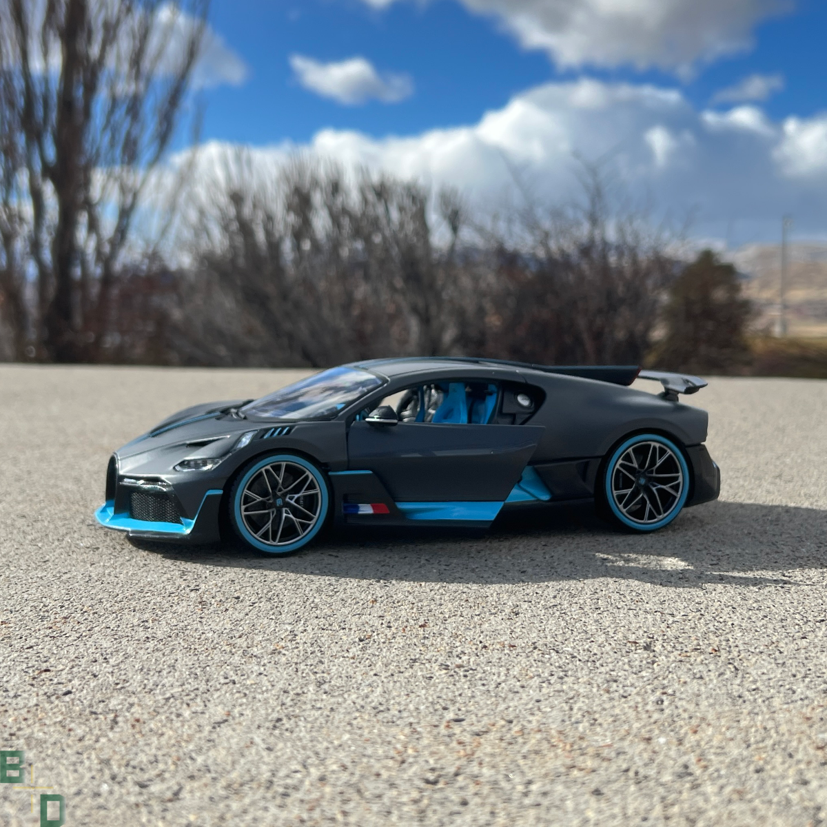 Maisto Bugatti Divo Matte Black