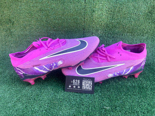 Nike Cleats 9.5 US