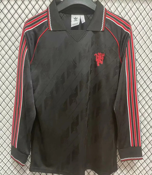 24/25 Man. Utd. Long Sleeve Retro Kit Stadium Version