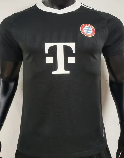 24/25 Bayern Munich Goalkeeper Kit Player Version