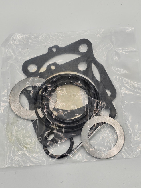 Rear Axle Seal Kit (one side)
