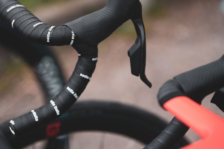 Handlebar tape - when and how to replace it Handlebar tape - when and how to replace it