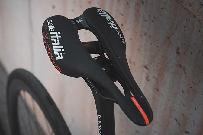 Selle Italia SLR Super flow Pro Team Kit Carbon 130mm Road Saddle - Bicycle  House