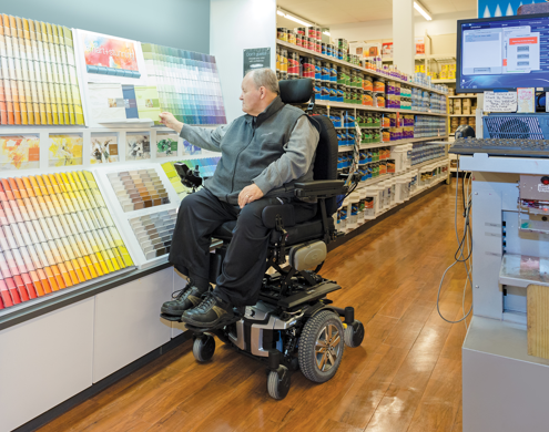 Man using Q6 Edge HD for use in daily life