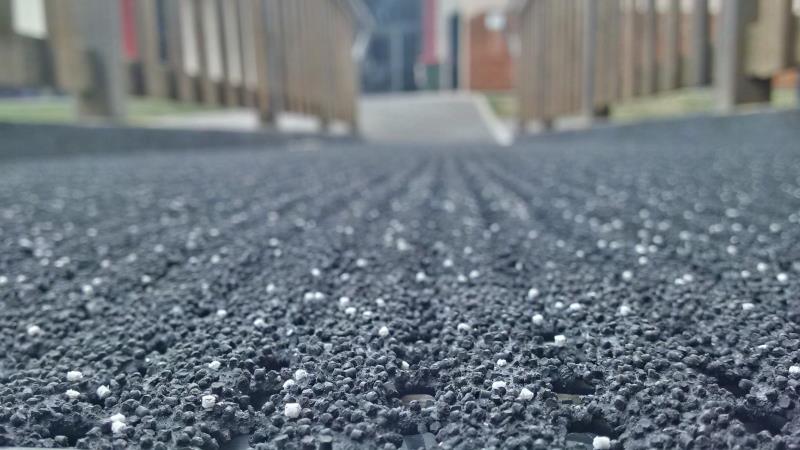 AKOPLUS HEAVY DUTY SLIP RESISTANT MATTING 900MM X 10MT ROLL