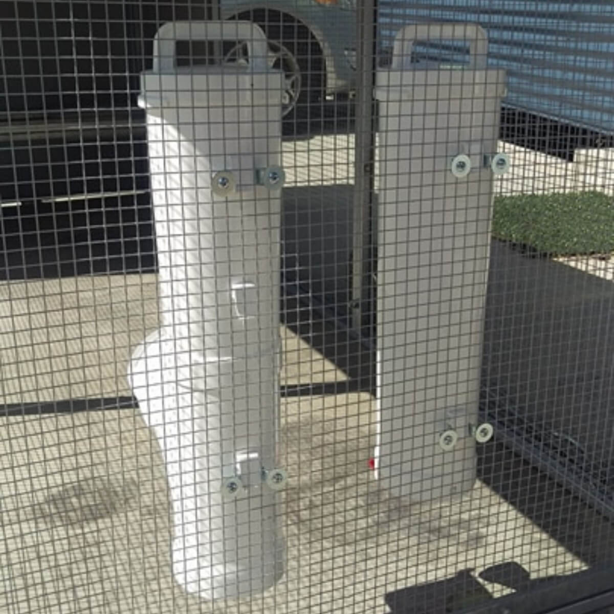 Wire mesh mounting kit