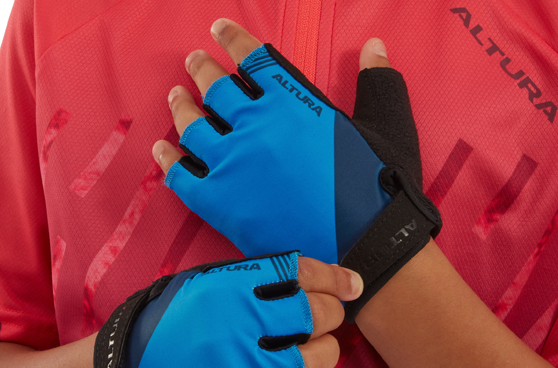 Kids cycling gloves at Eurocycles Ireland