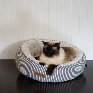 La Doggie Vita Hampton Stripe Reversible Cat Bed