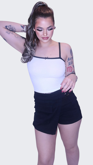 YOUNG & FREE BELTED SKORT