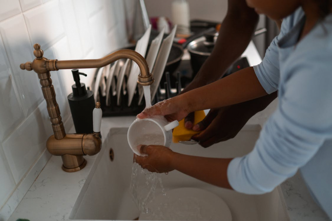 Difference Between Porcelain Sinks and Stainless Steel Sinks