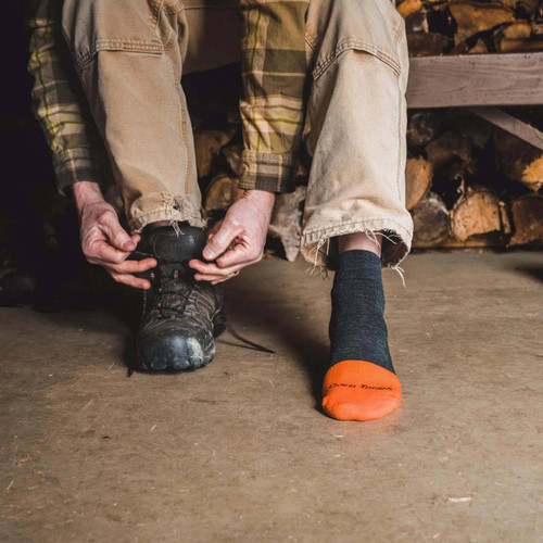 Darn Tough Men's Steely Quarter Midweight Work Socks