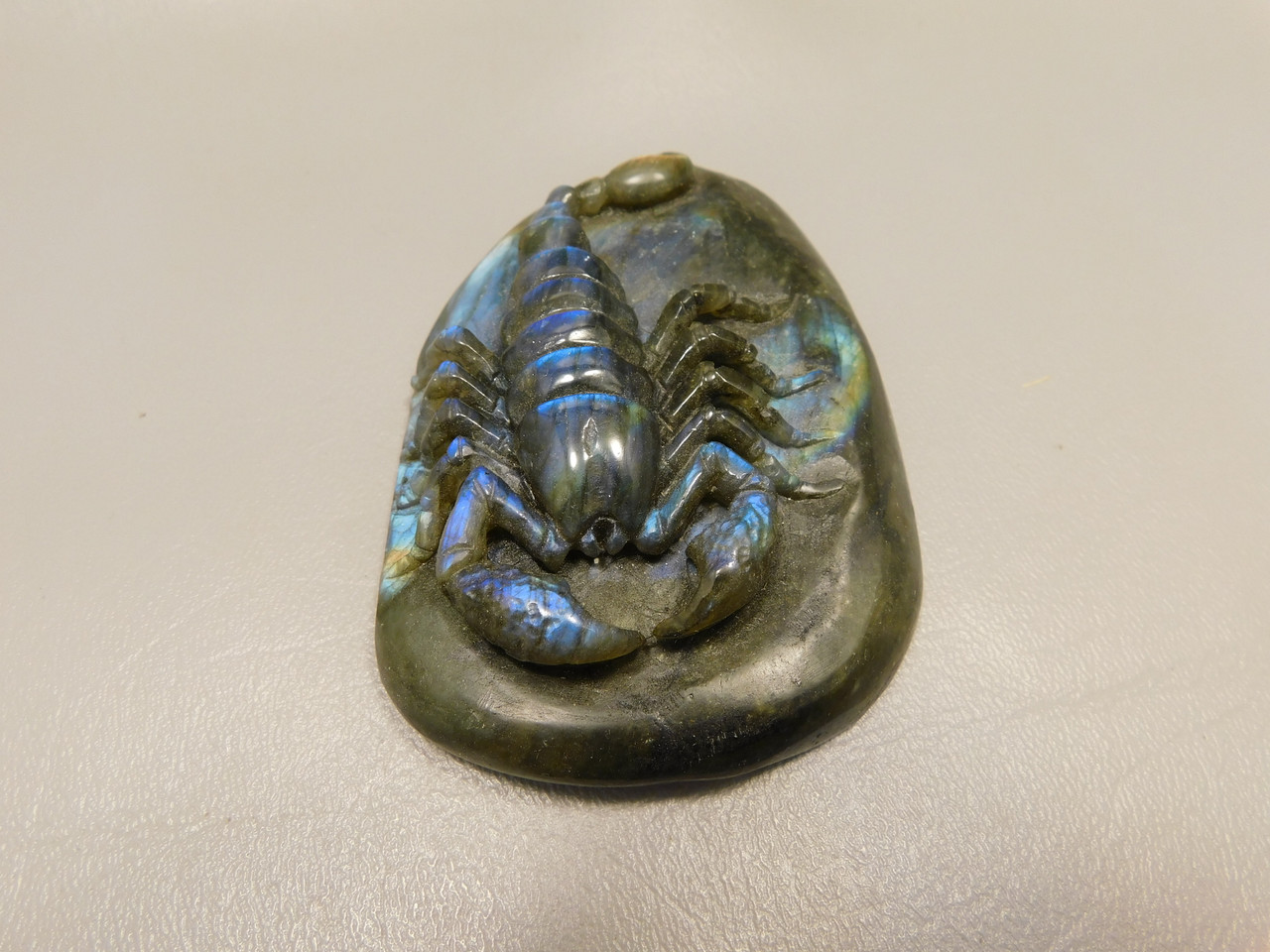 Scorpion Figurine Animal Carving Labradorite Hand Carved Rock #O211