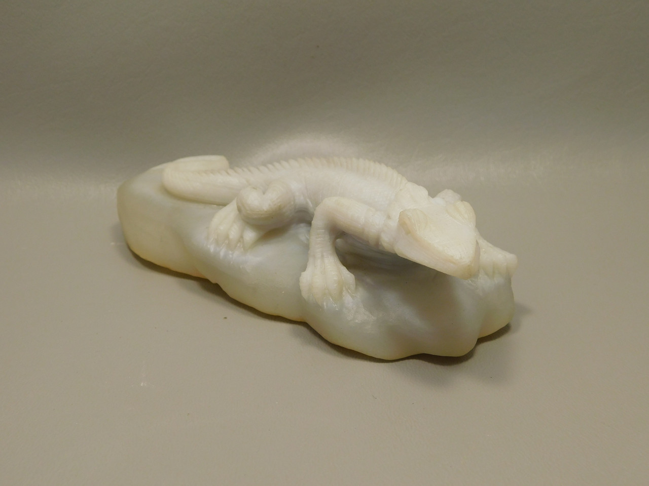 Iguana Lizard Agate Jasper Stone 6 inch Animal Carving #O138