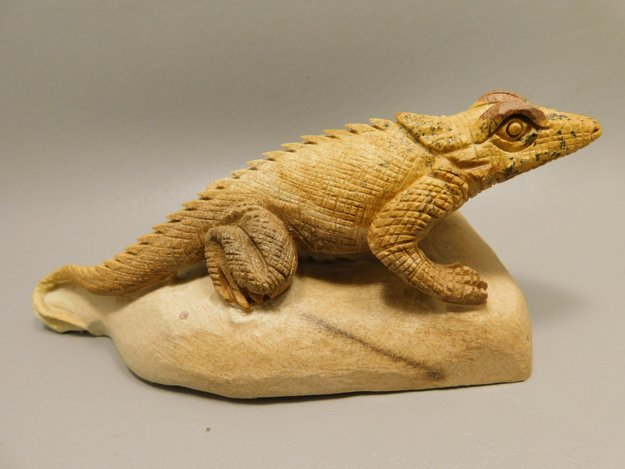 Lizard Iguana Kalahari Jasper Stone Animal Carving #O191