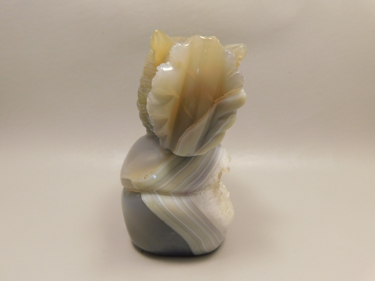 Gray Wold Figurine Druse Agate Gemstone Carving 4.2 inch #O80