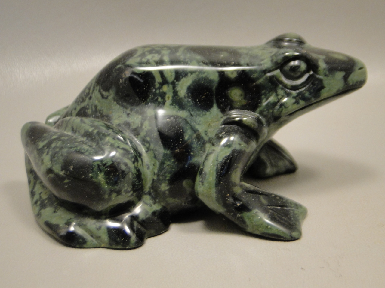 kabamba-jasper-frog-carving.jpg